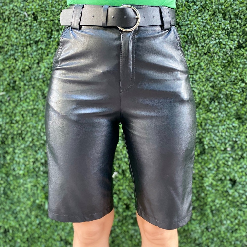 🖤 Edgy Black Faux Leather Bermuda Shorts 🖤